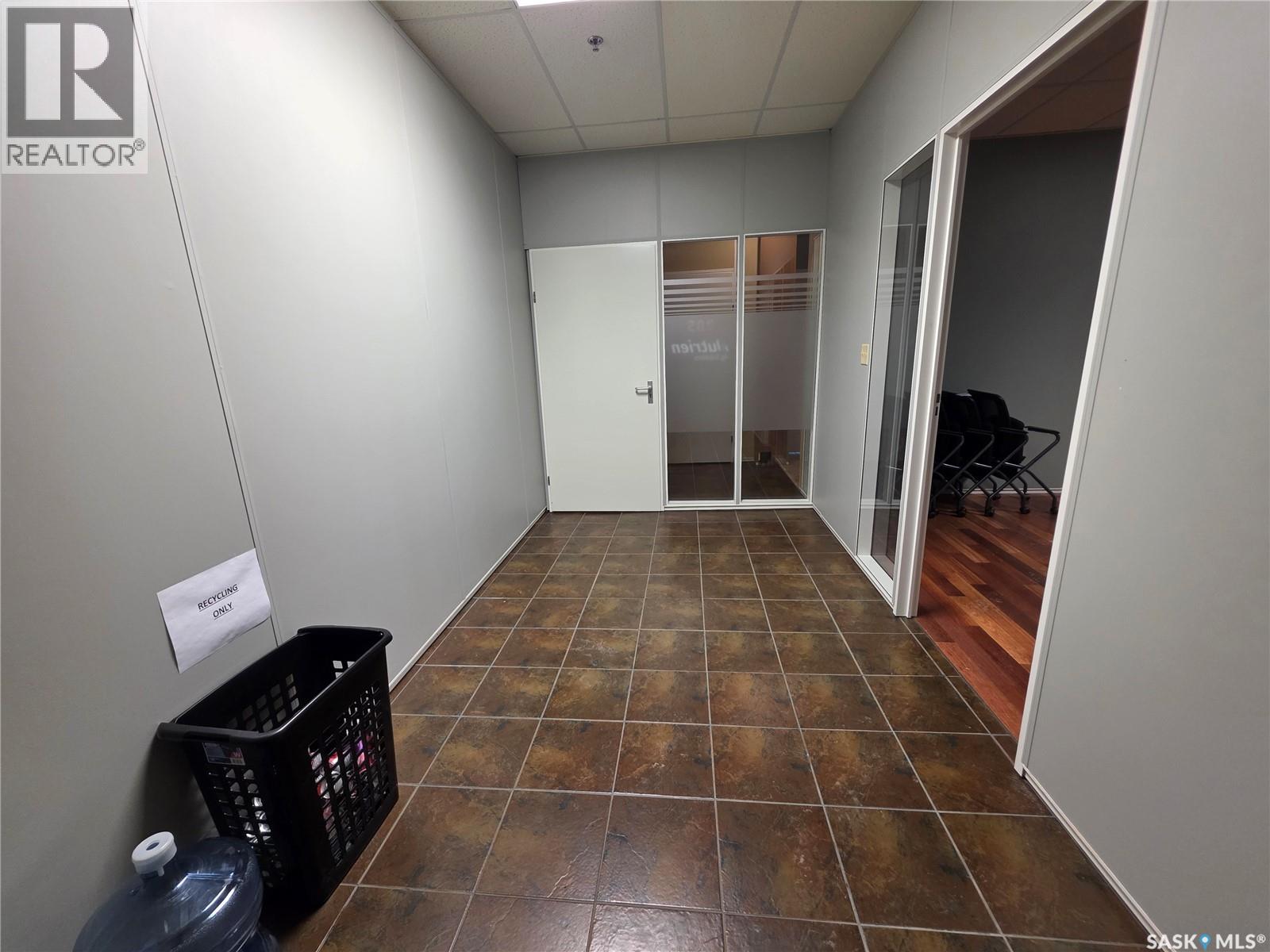 205 245 Central AVENUE N photo 9