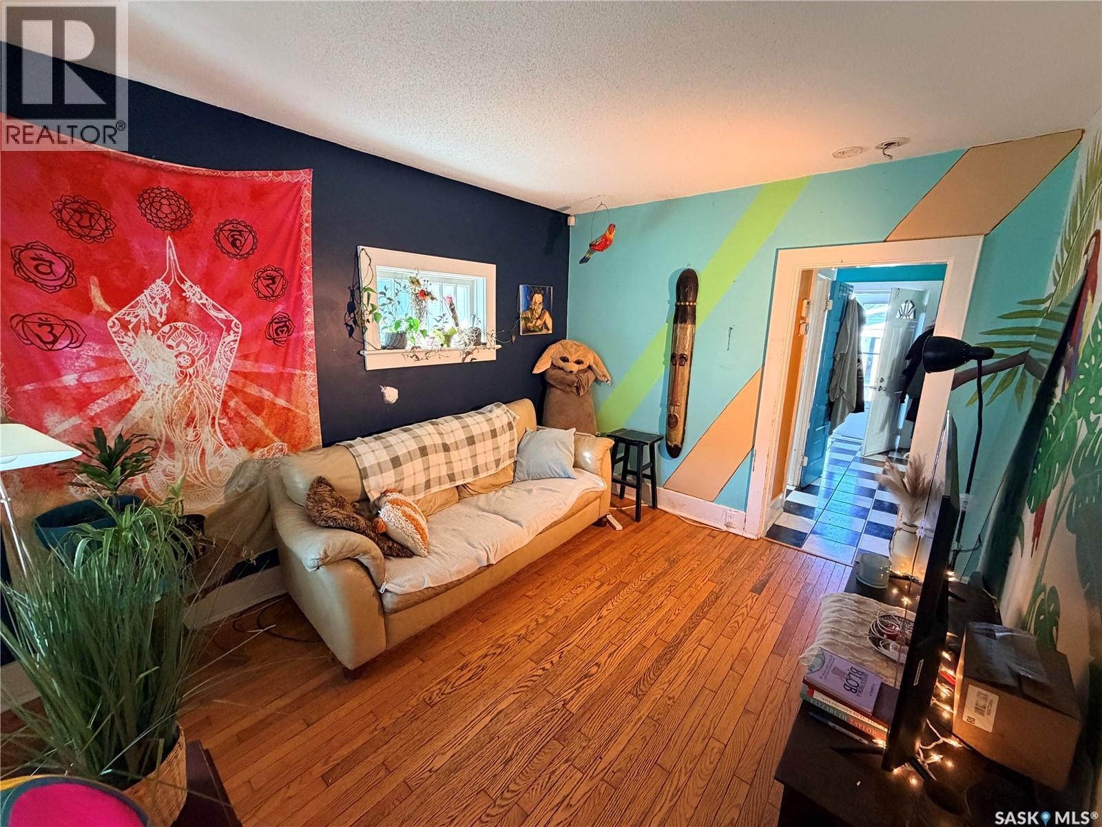 1407 C Avenue N, Saskatoon, Saskatchewan  S7L 1K9 - Photo 2 - SK048096