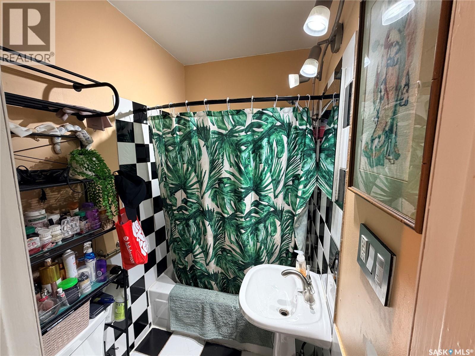 1407 C Avenue N, Saskatoon, Saskatchewan  S7L 1K9 - Photo 7 - SK048096