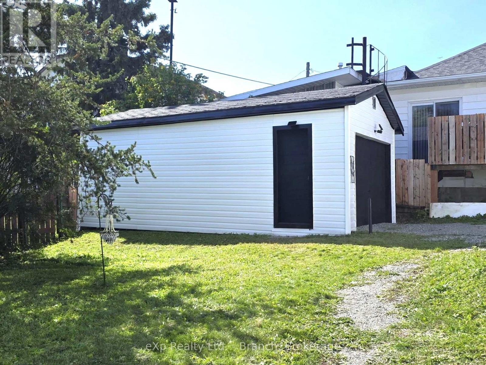 35 Taylor Avenue, Kirkland Lake, Ontario  P2N 2L2 - Photo 3 - T13774878