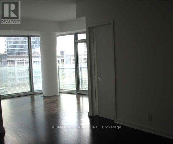 404 - 12 York Street, Toronto, Ontario  M5J 2Z2 - Photo 2 - C13774652