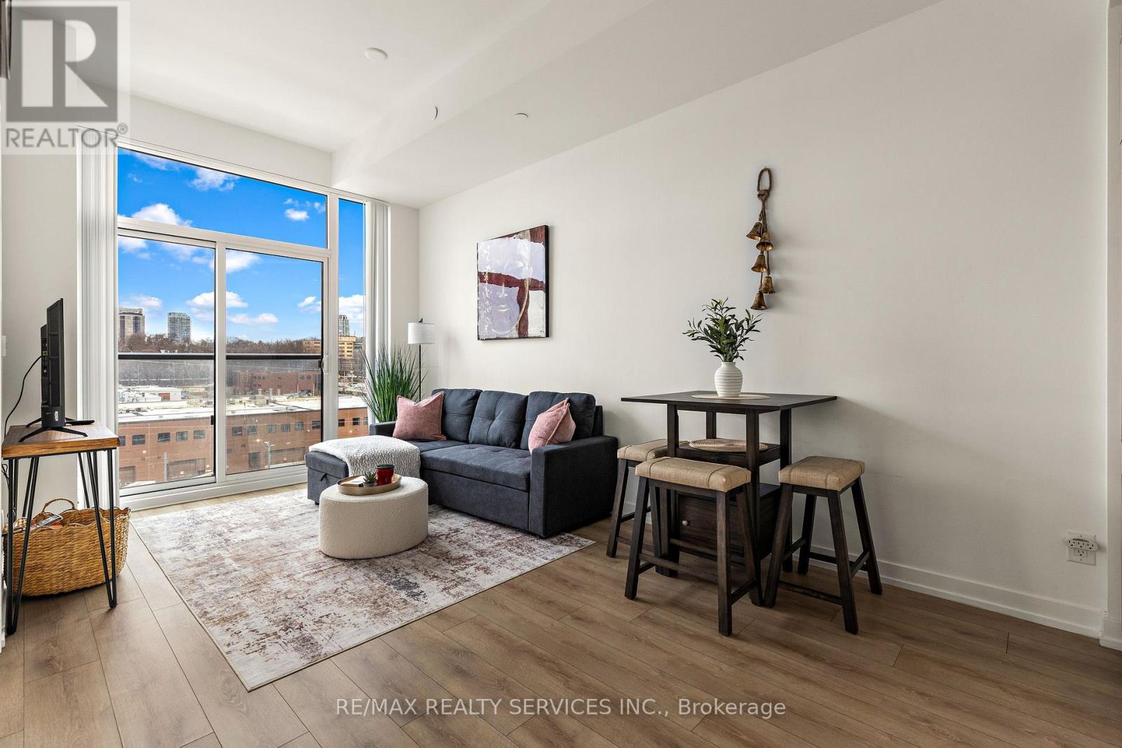 708 - 500 DUPONT STREET
