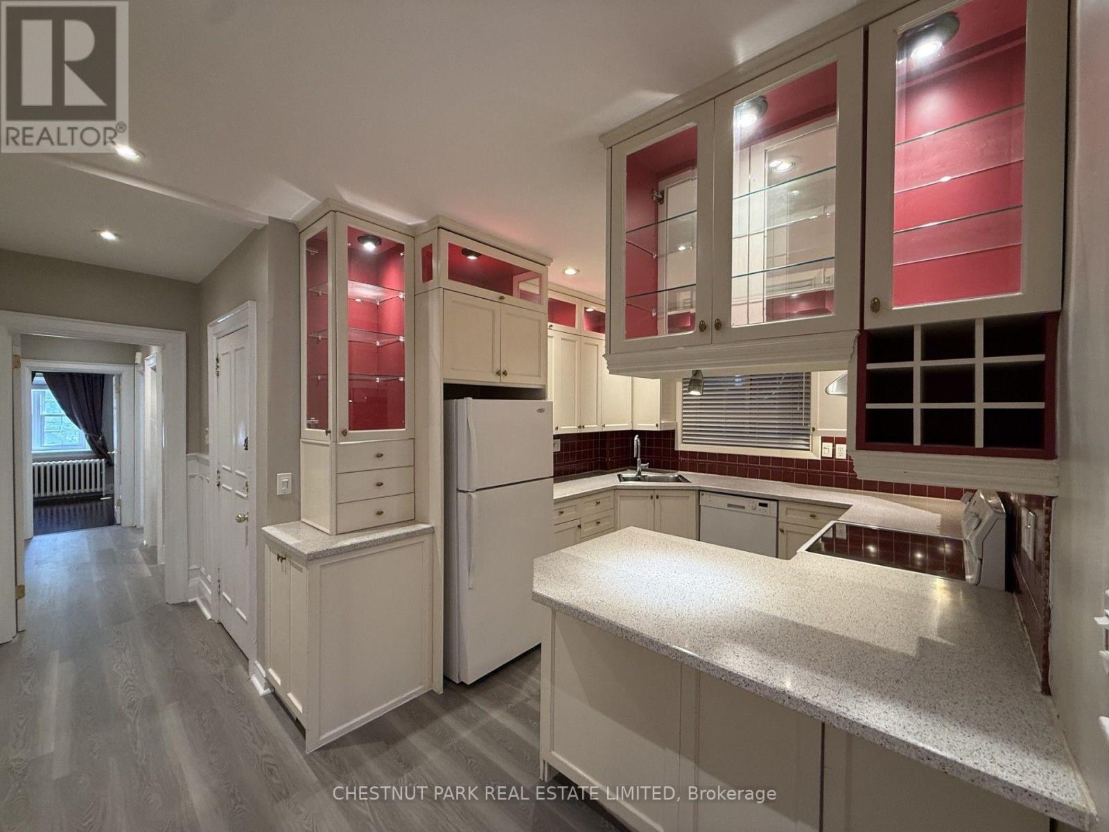 Main - 889 Avenue Road, Toronto, Ontario  M5P 2K7 - Photo 6 - C13774832