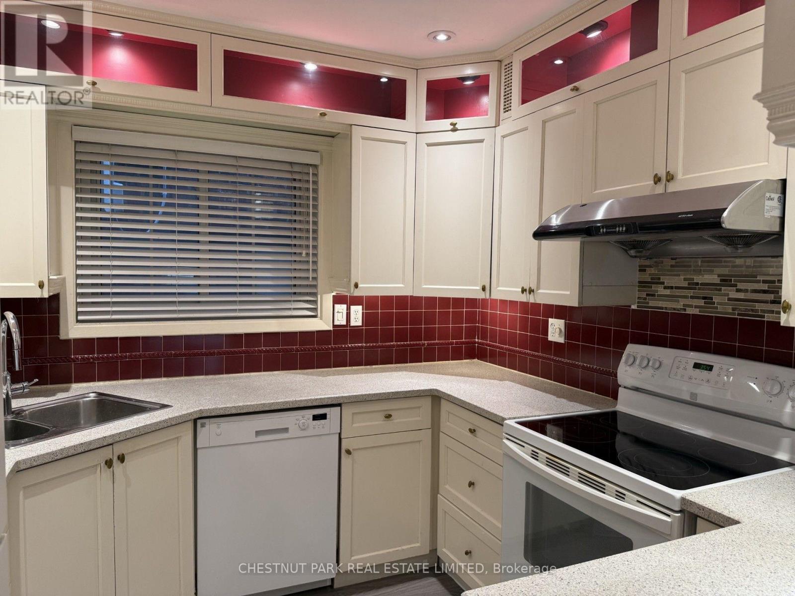 Main - 889 Avenue Road, Toronto, Ontario  M5P 2K7 - Photo 7 - C13774832