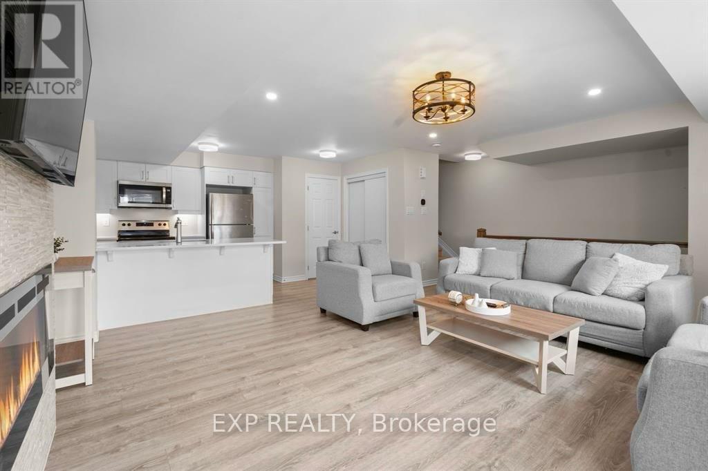 304 Lapland Private, Ottawa, Ontario  K2V 0S2 - Photo 3 - X13749394