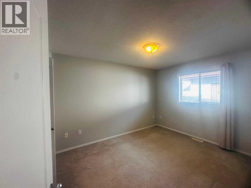 10625 Royal Oaks Drive, Grande Prairie, Alberta  T8V 8G3 - Photo 9 - A2343139