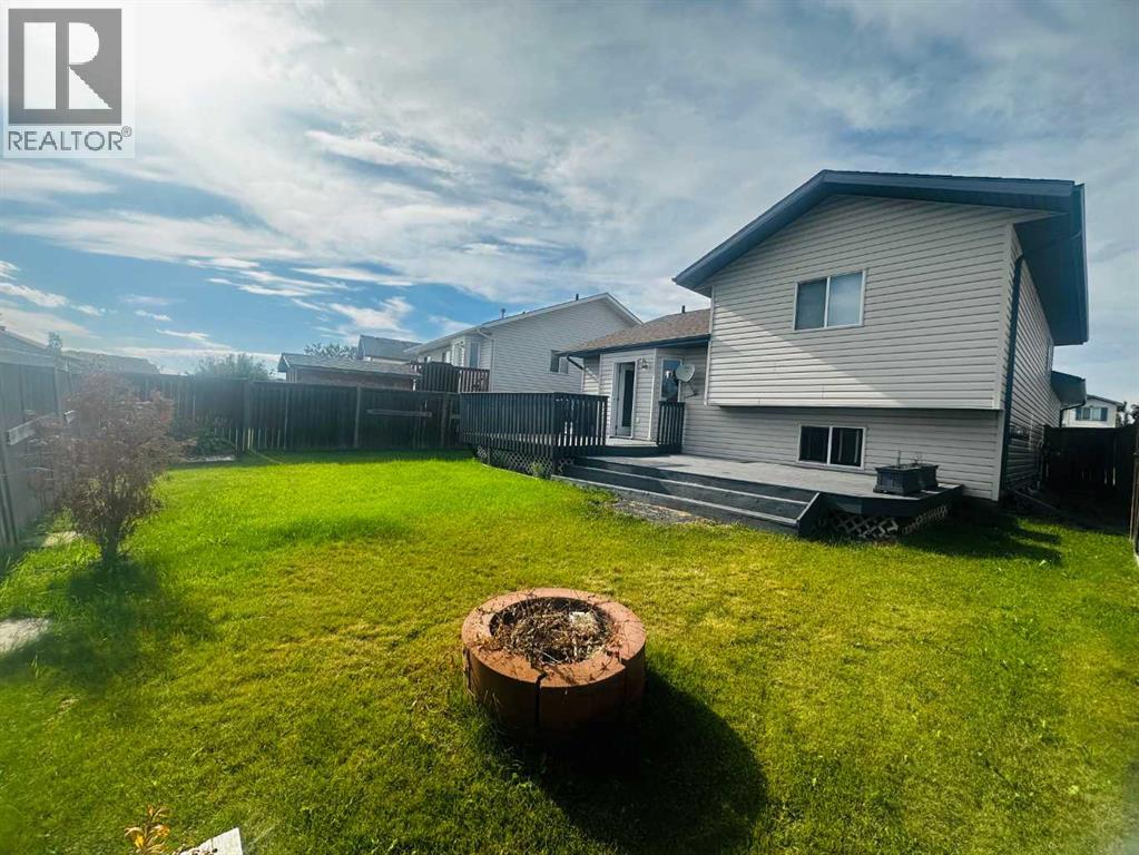 10625 Royal Oaks Drive, Grande Prairie, Alberta  T8V 8G3 - Photo 3 - A2343139