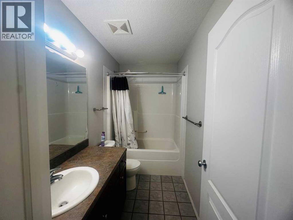 10625 Royal Oaks Drive, Grande Prairie, Alberta  T8V 8G3 - Photo 12 - A2343139