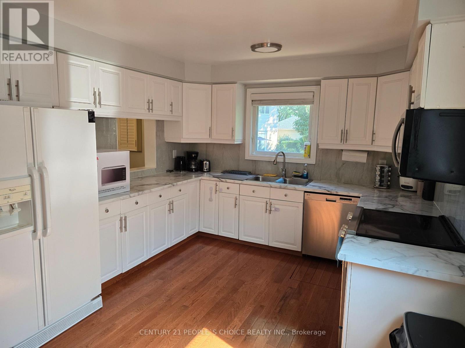 6063 Farmstead Lane, Mississauga, Ontario  L5N 2Y9 - Photo 10 - W13774628