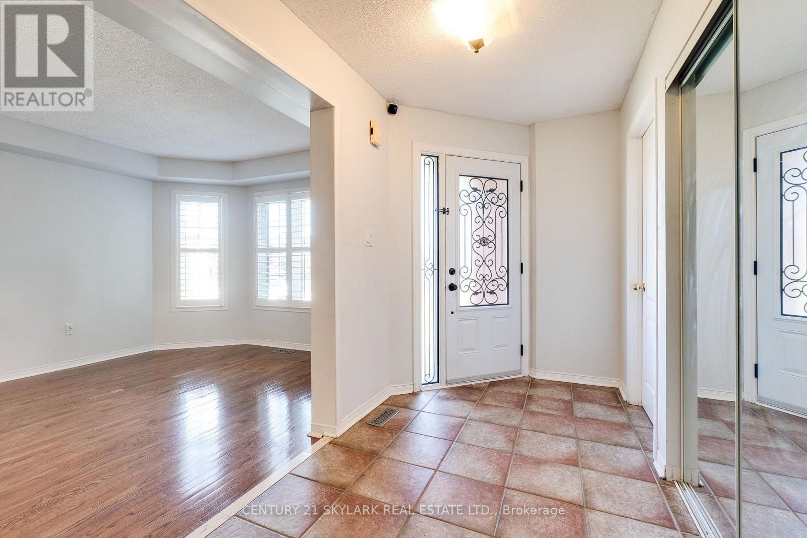 3841 Periwinkle Crescent, Mississauga, Ontario  L5N 6W8 - Photo 2 - W13774790