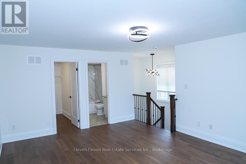 Upper - 1557 Eglinton Avenue W, Mississauga, Ontario  L5M 7C1 - Photo 11 - W13774864