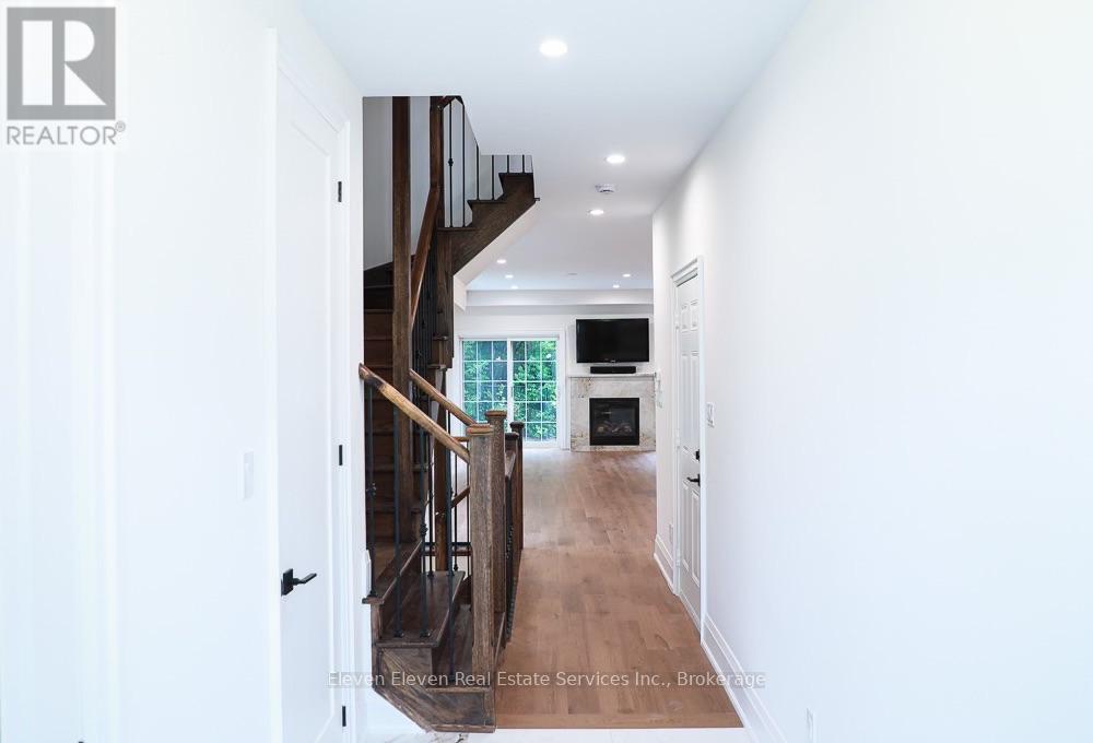 Upper - 1557 Eglinton Avenue W, Mississauga, Ontario  L5M 7C1 - Photo 4 - W13774864
