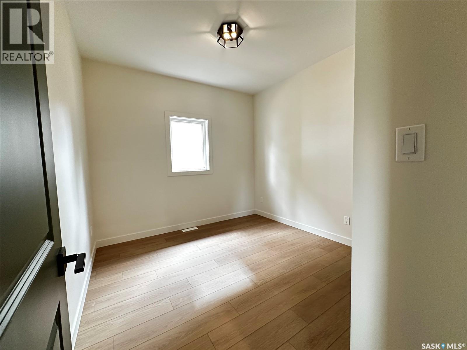 109 7th Street, Weyburn, Saskatchewan  S4H 1C1 - Photo 11 - SK048288