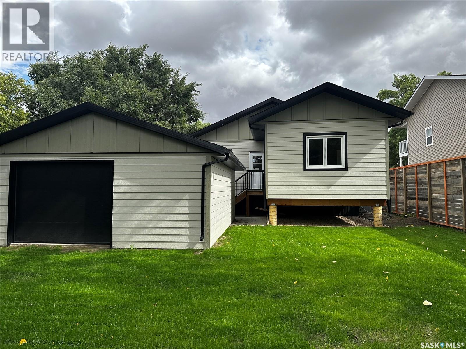 109 7th Street, Weyburn, Saskatchewan  S4H 1C1 - Photo 28 - SK048288
