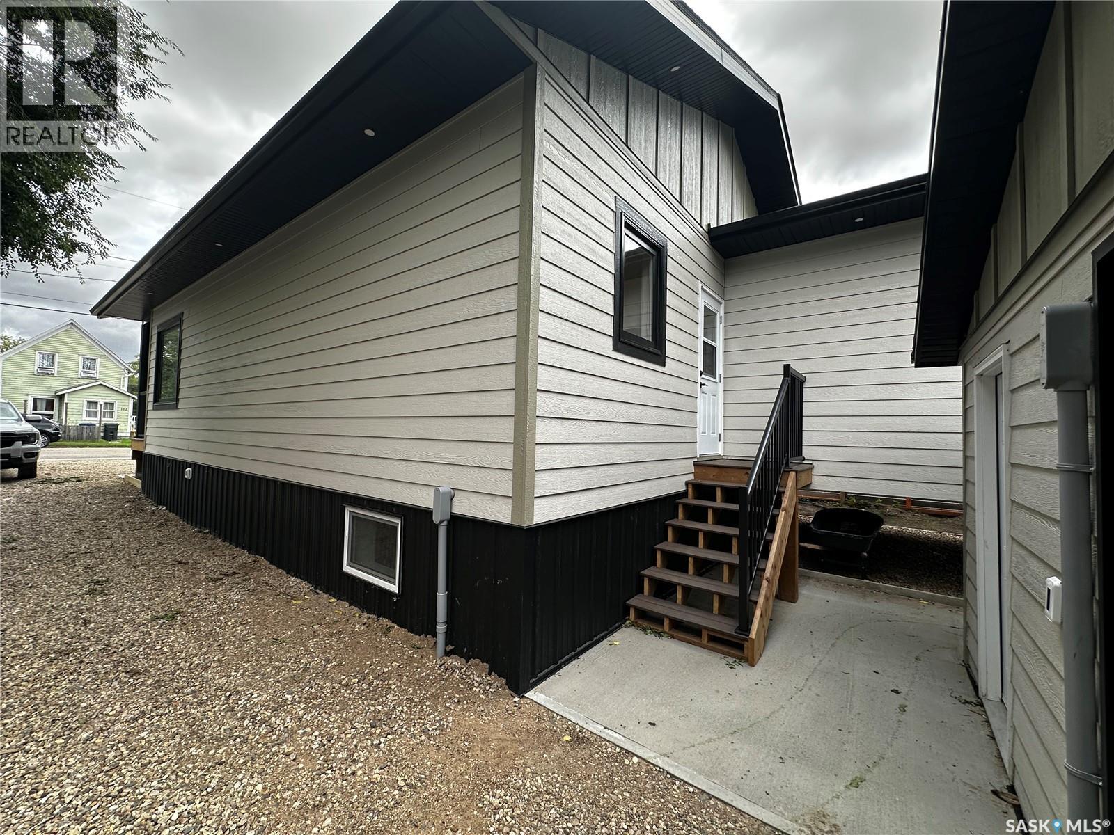 109 7th Street, Weyburn, Saskatchewan  S4H 1C1 - Photo 29 - SK048288