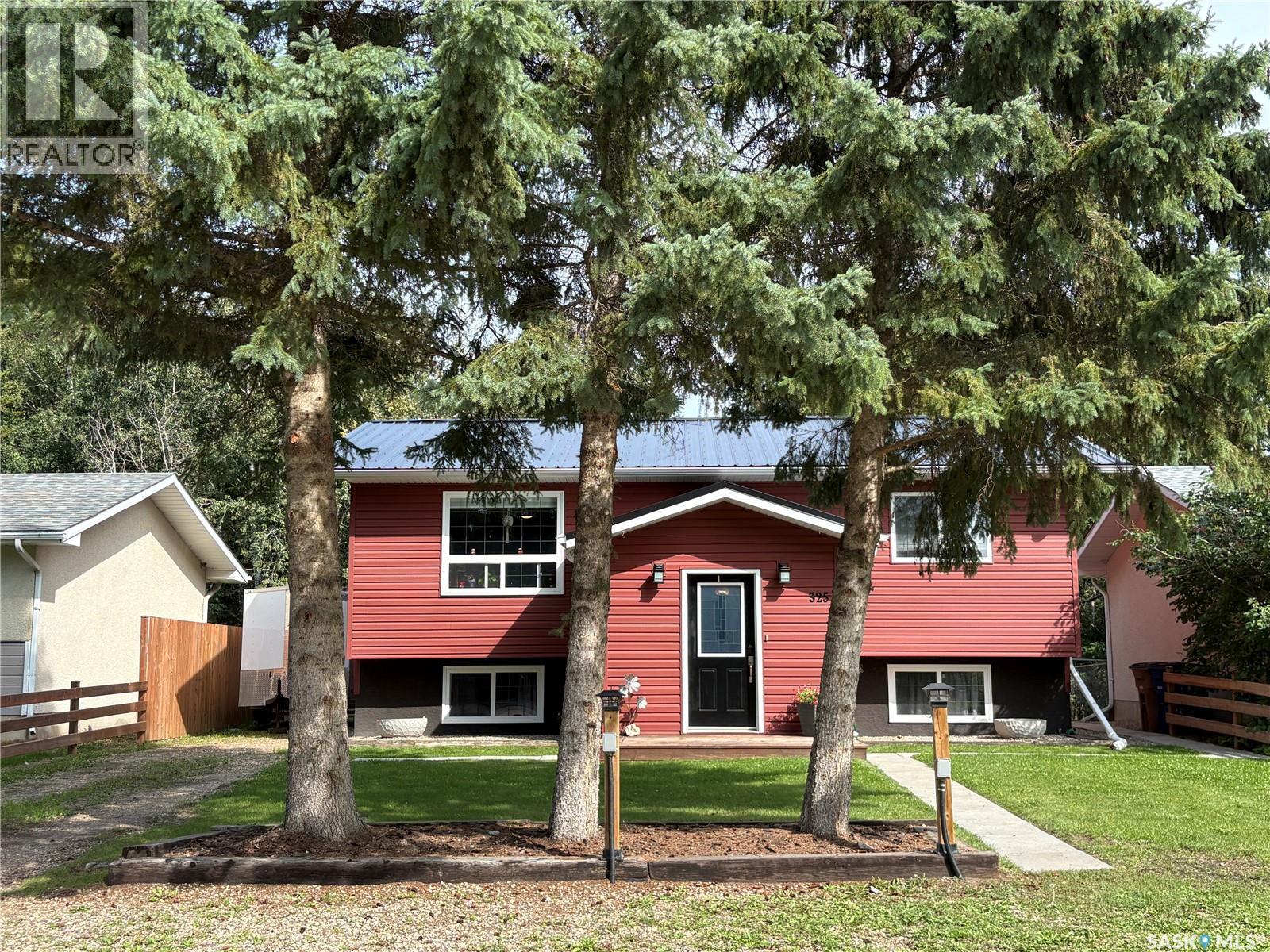 325 1st Avenue N, Big River, Saskatchewan  S0J 0E0 - Photo 2 - SK048185