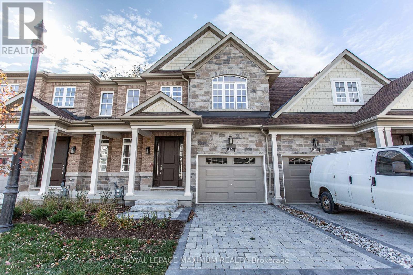 42 WINDSOR CIRCLE