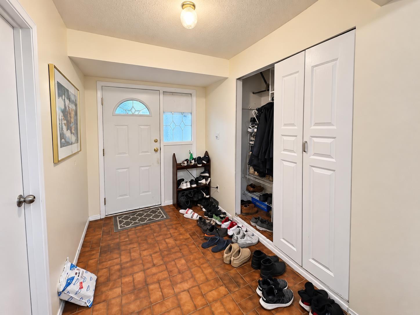 15097 95 Avenue, Surrey, British Columbia  V3R 7S3 - Photo 2 - R3161807