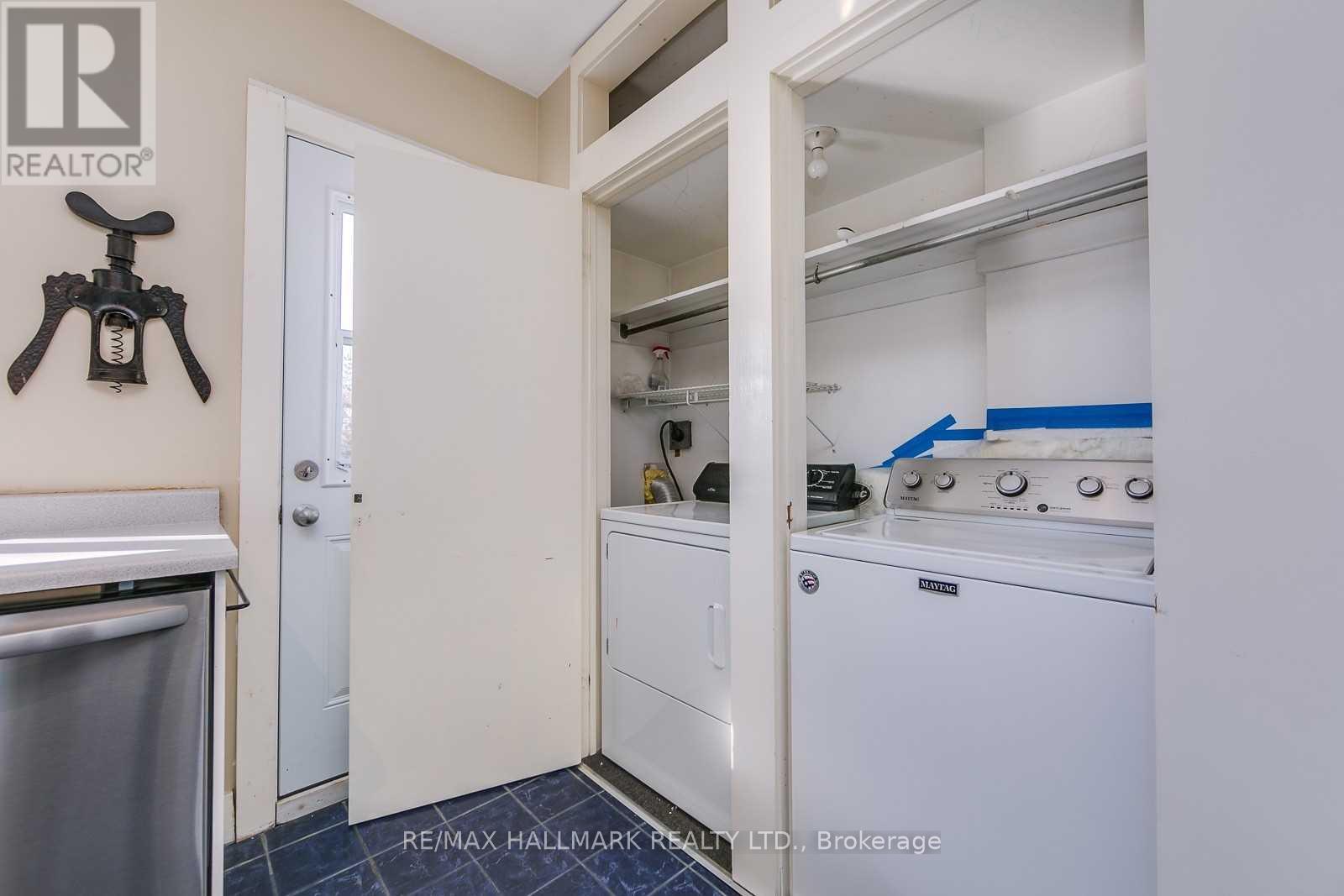 Upper - 6 Prust Avenue, Toronto, Ontario  M4L 2M8 - Photo 11 - E13774956