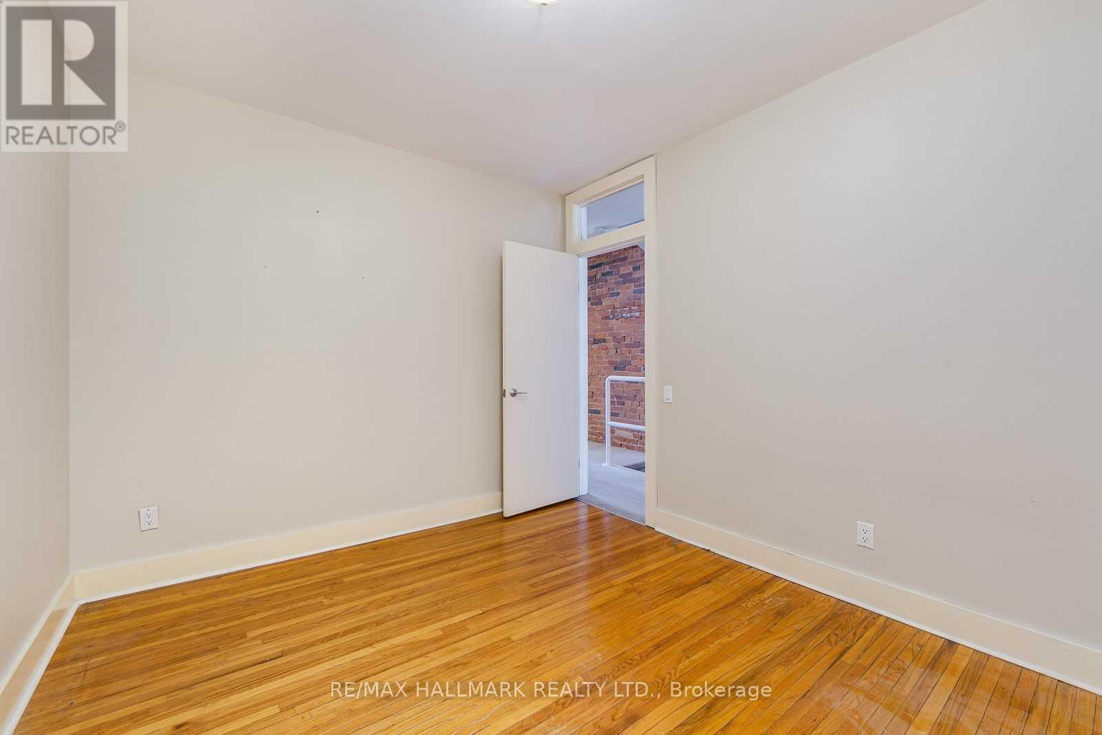 Upper - 6 Prust Avenue, Toronto, Ontario  M4L 2M8 - Photo 13 - E13774956
