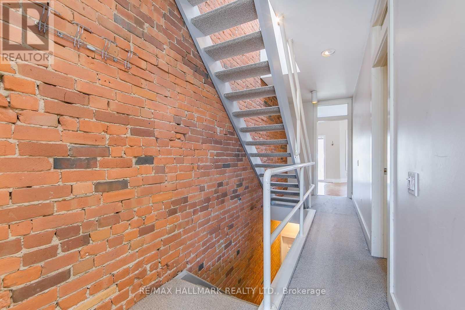 Upper - 6 Prust Avenue, Toronto, Ontario  M4L 2M8 - Photo 16 - E13774956