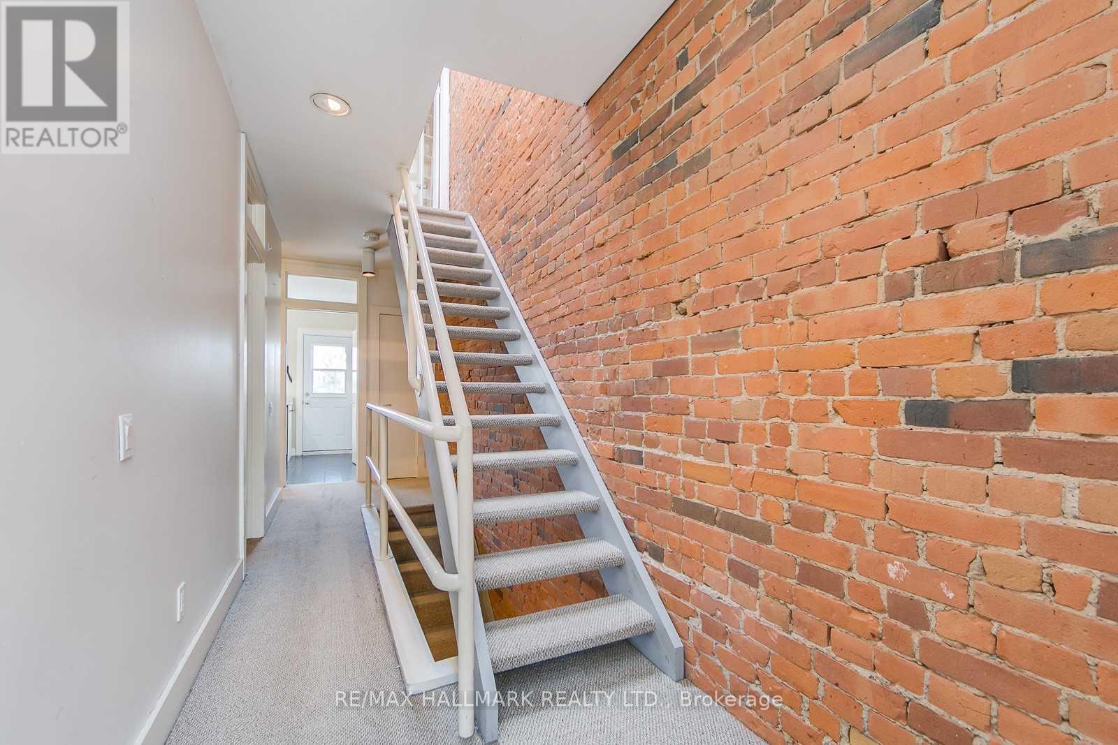 Upper - 6 Prust Avenue, Toronto, Ontario  M4L 2M8 - Photo 17 - E13774956