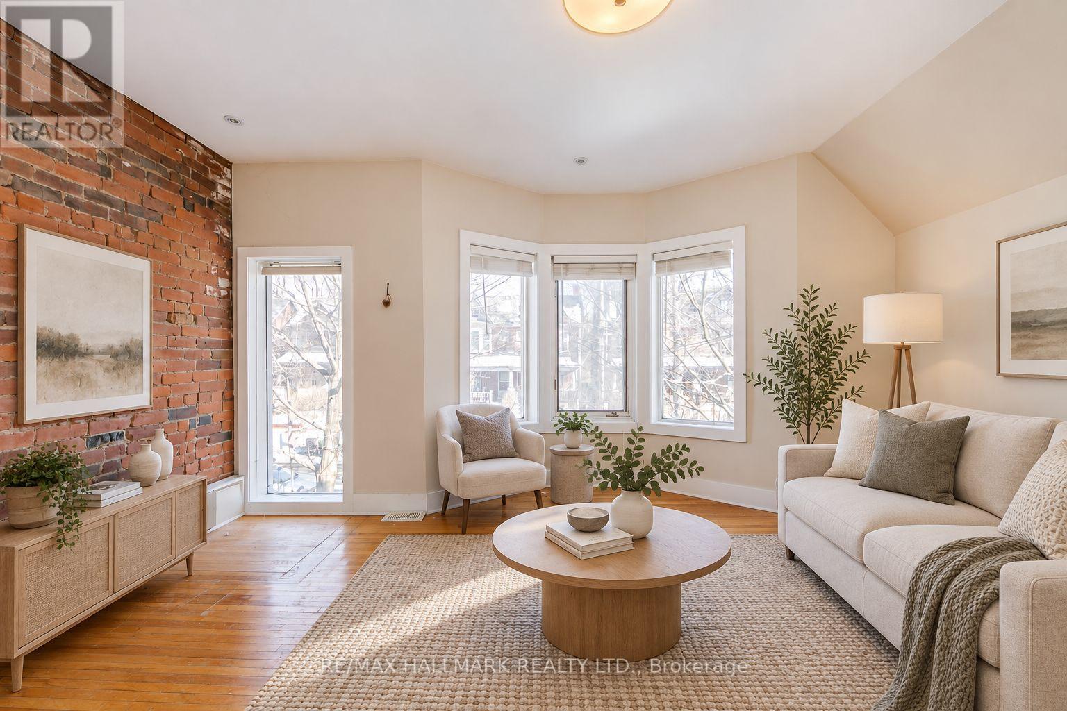 Upper - 6 Prust Avenue, Toronto, Ontario  M4L 2M8 - Photo 2 - E13774956