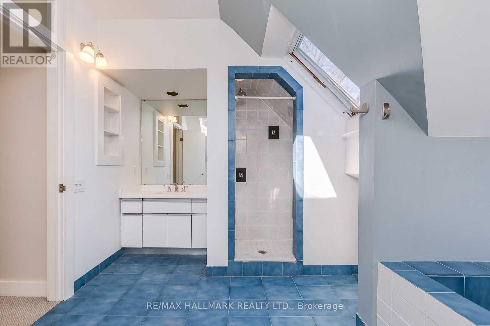 Upper - 6 Prust Avenue, Toronto, Ontario  M4L 2M8 - Photo 29 - E13774956