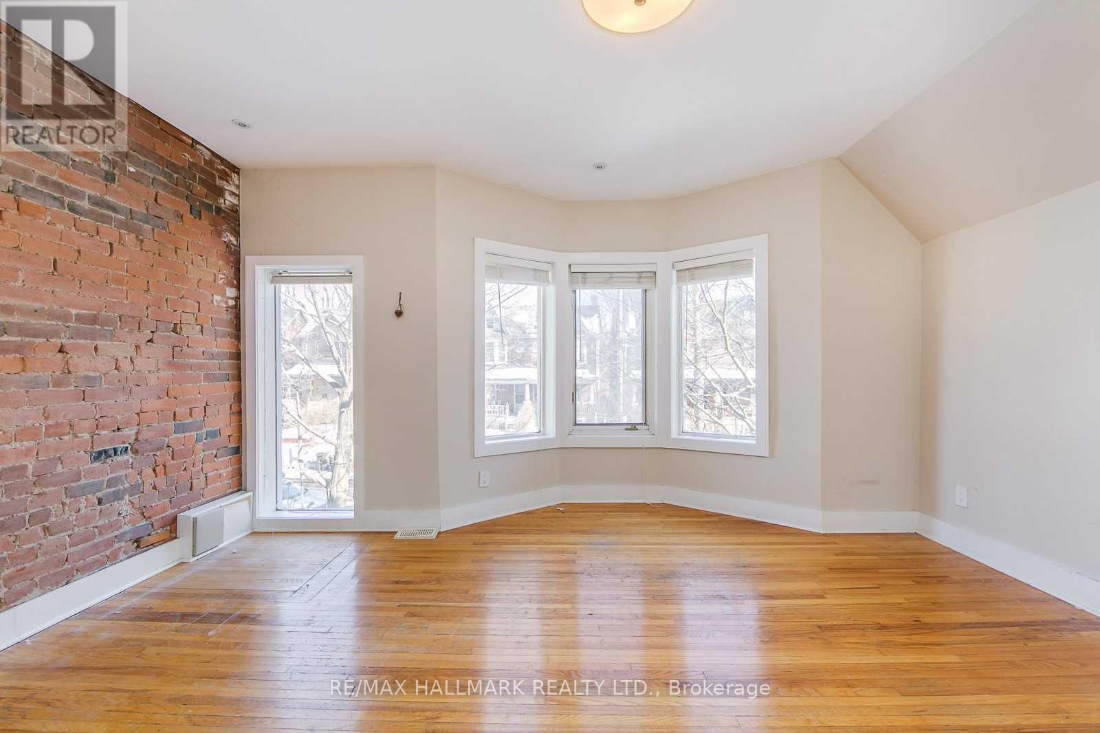 Upper - 6 Prust Avenue, Toronto, Ontario  M4L 2M8 - Photo 3 - E13774956