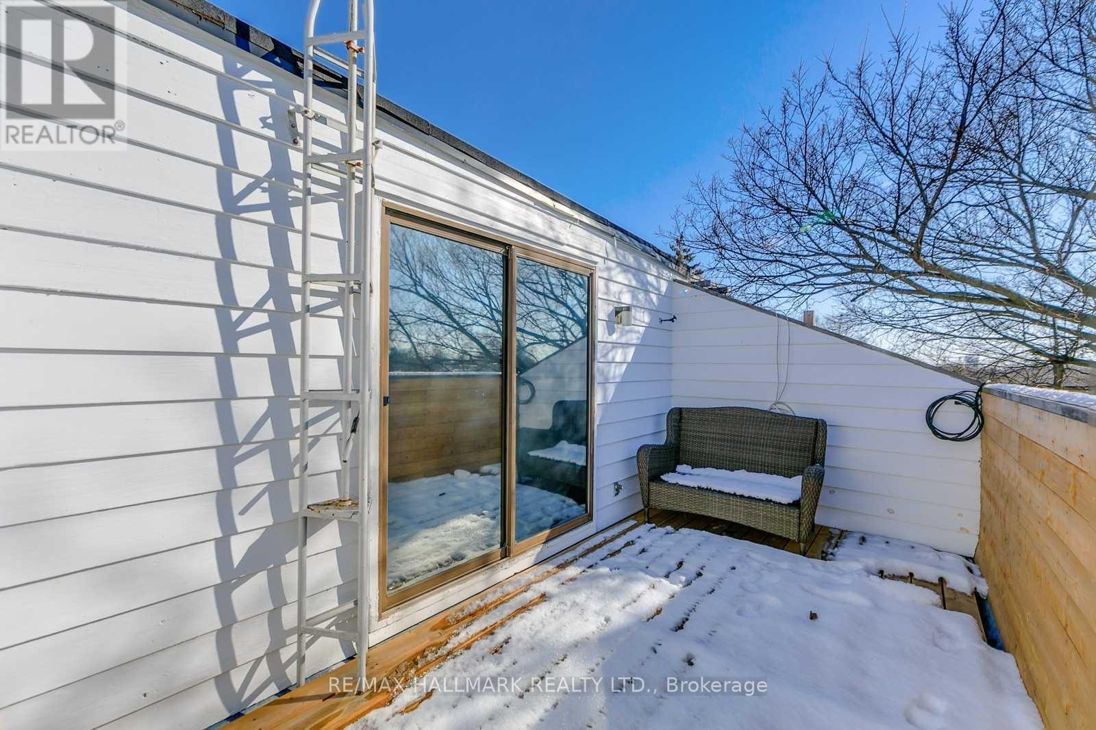 Upper - 6 Prust Avenue, Toronto, Ontario  M4L 2M8 - Photo 31 - E13774956