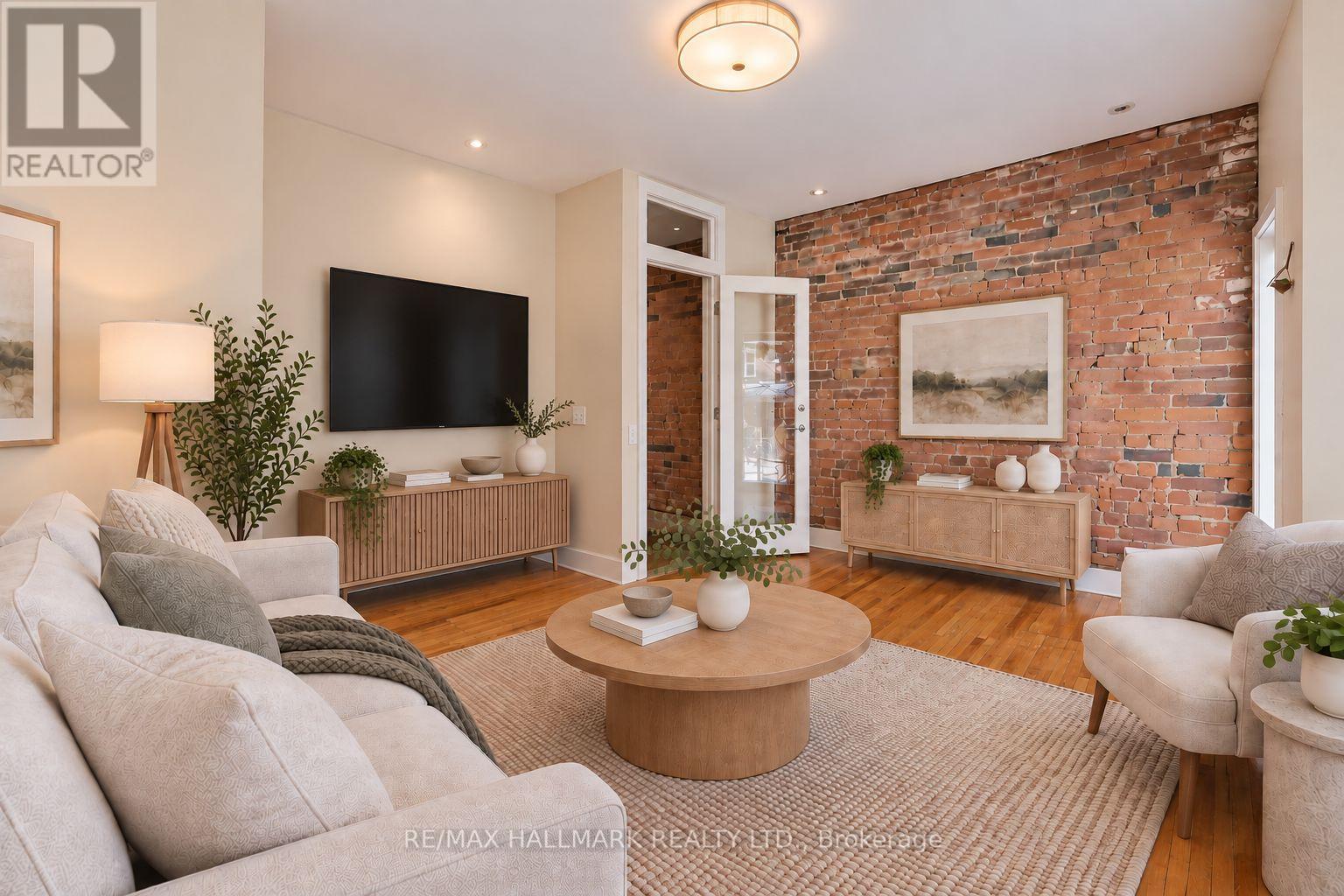Upper - 6 Prust Avenue, Toronto, Ontario  M4L 2M8 - Photo 6 - E13774956