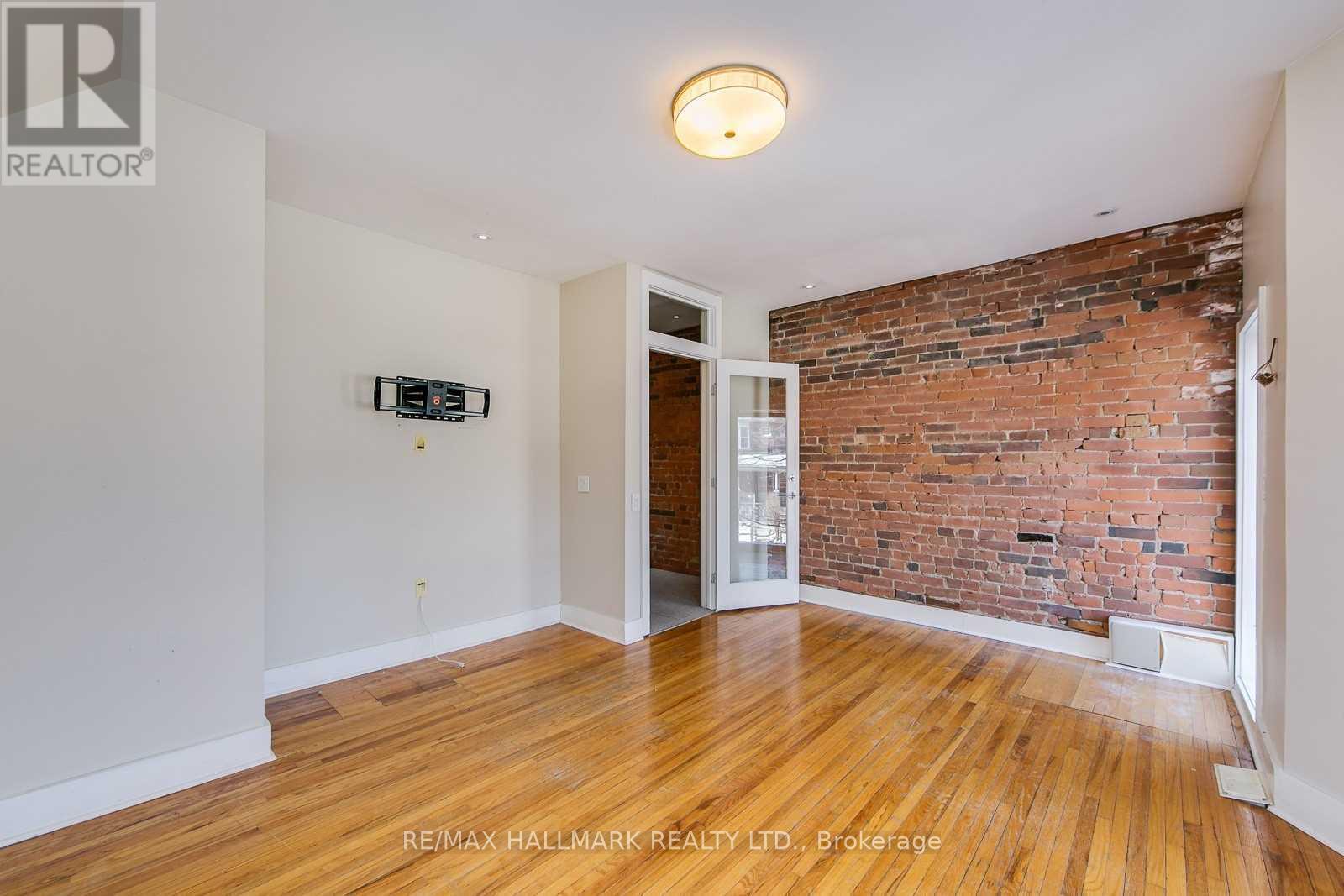 Upper - 6 Prust Avenue, Toronto, Ontario  M4L 2M8 - Photo 7 - E13774956