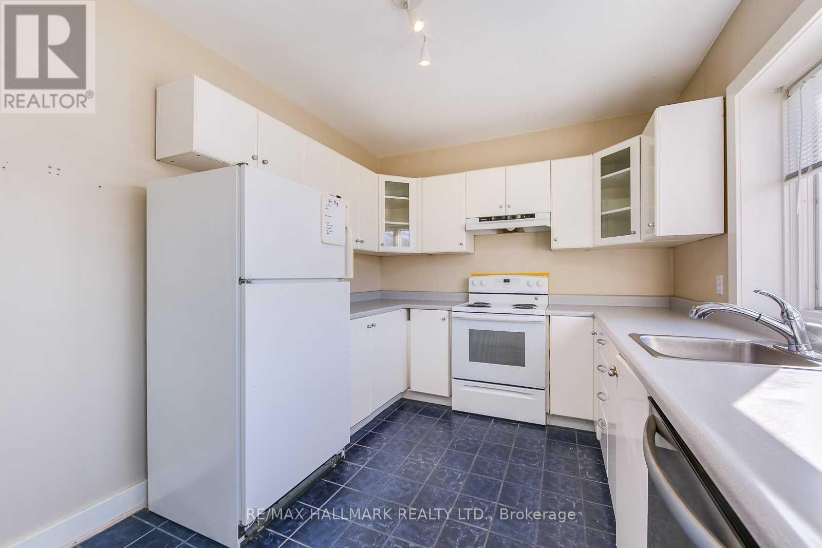 Upper - 6 Prust Avenue, Toronto, Ontario  M4L 2M8 - Photo 9 - E13774956