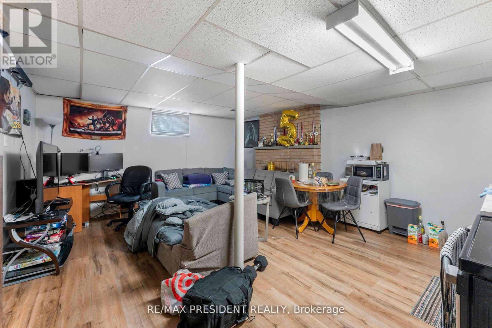 3952 Longo Circle, Mississauga, Ontario L4T 4C7 - Photo 5 - W13774912