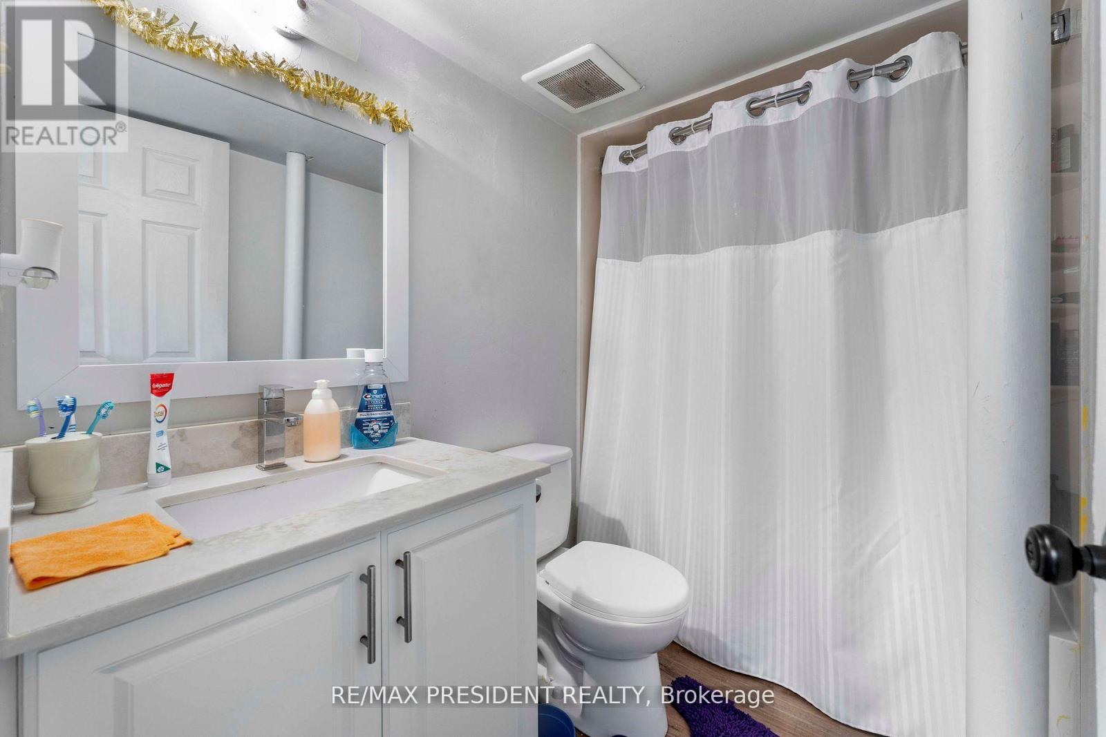 3952 Longo Circle, Mississauga, Ontario L4T 4C7 - Photo 7 - W13774912