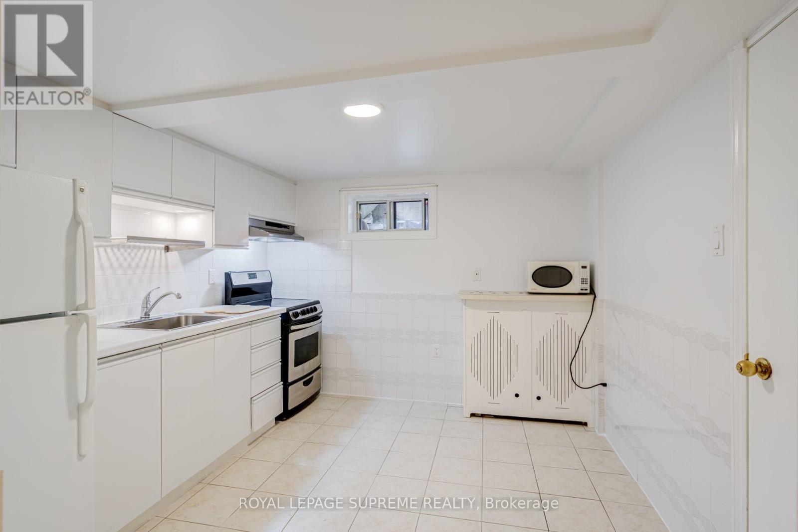 Bsmt - 20 Edna Avenue, Toronto, Ontario  M6P 1B8 - Photo 10 - W13774958