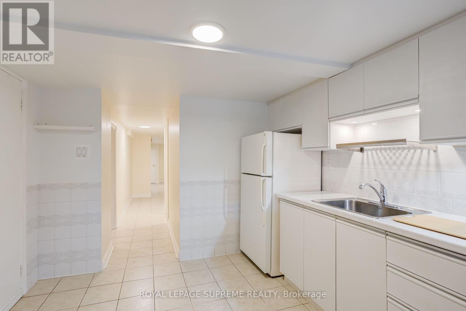 Bsmt - 20 Edna Avenue, Toronto, Ontario  M6P 1B8 - Photo 11 - W13774958