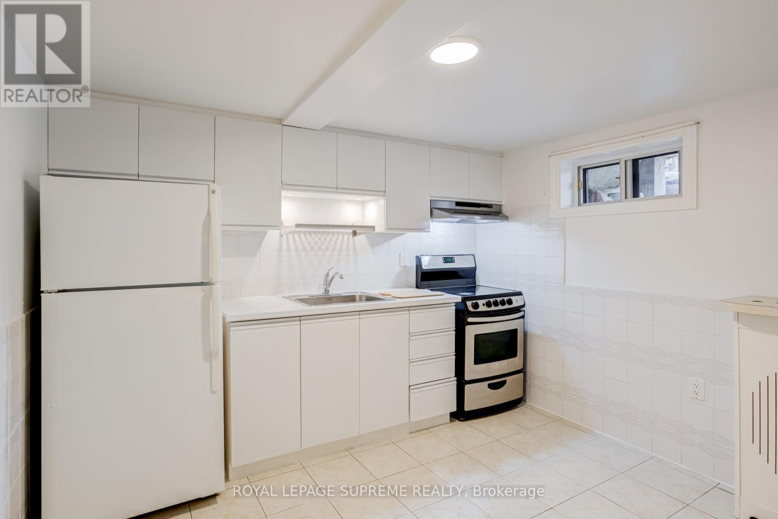 Bsmt - 20 Edna Avenue, Toronto, Ontario  M6P 1B8 - Photo 12 - W13774958