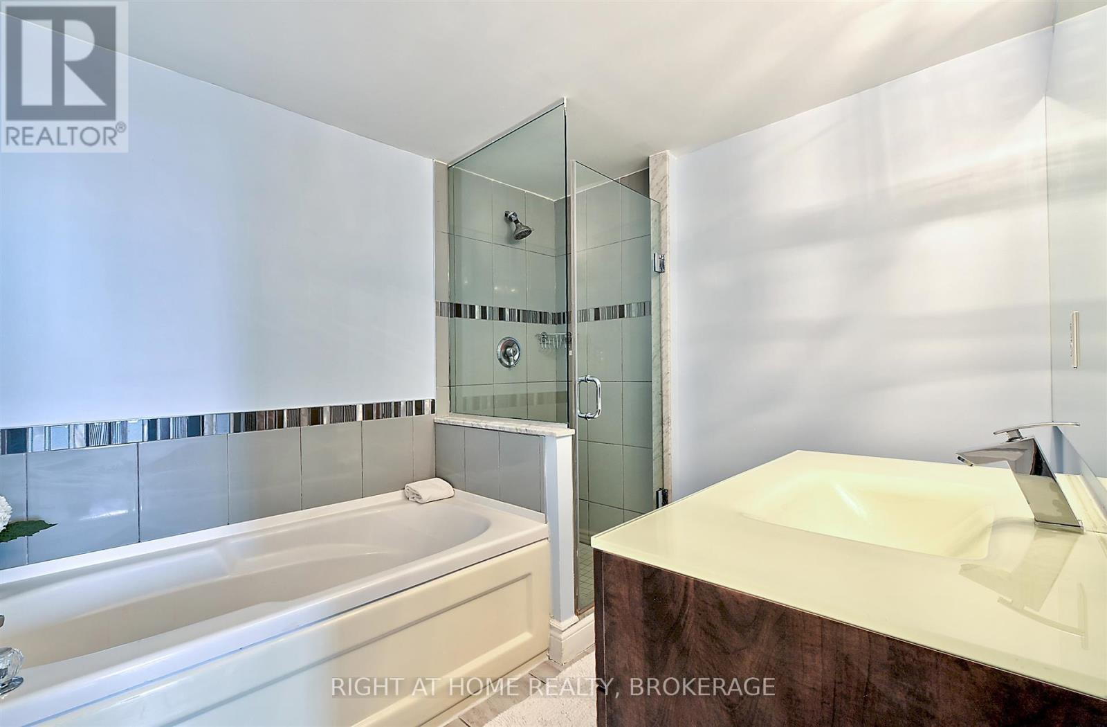 206 - 101 Subway Crescent, Toronto, Ontario  M9B 6K4 - Photo 15 - W13775030