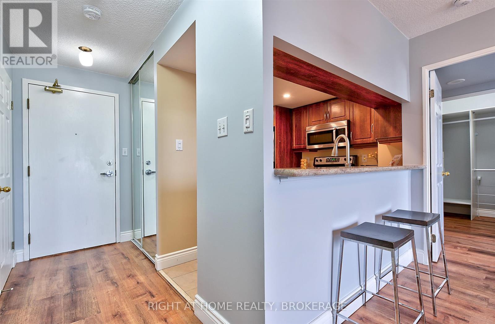 206 - 101 Subway Crescent, Toronto, Ontario  M9B 6K4 - Photo 4 - W13775030