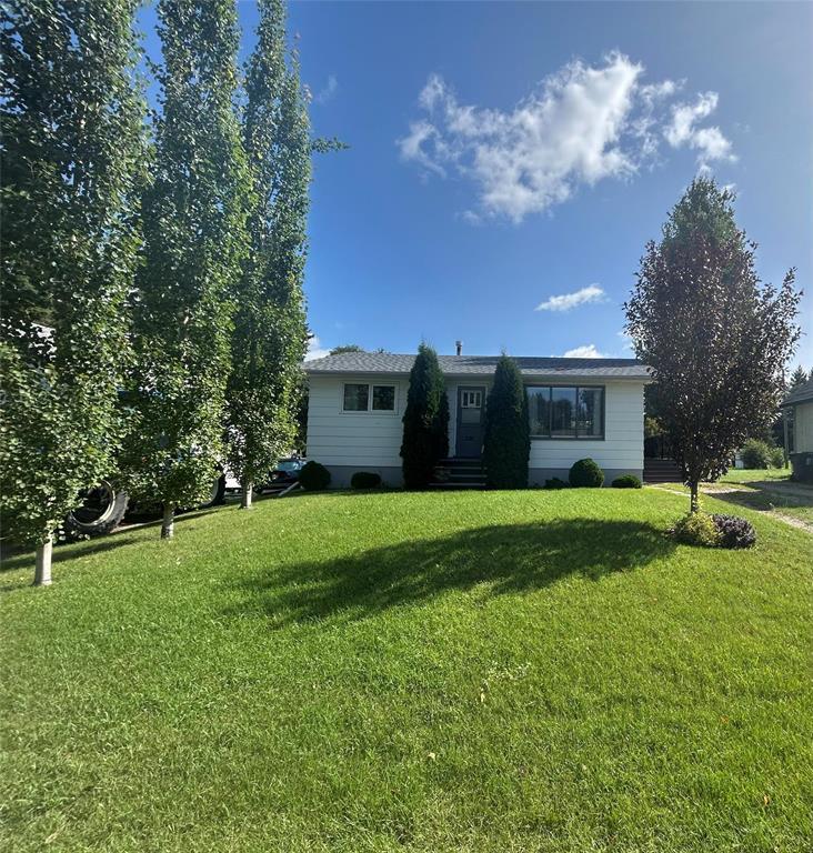522 Memorial Avenue N, Russell, Manitoba  R0J 1W0 - Photo 0 - 202622744