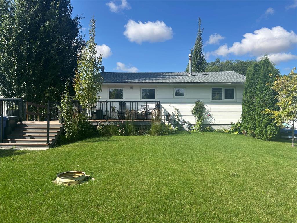 522 Memorial Avenue N, Russell, Manitoba  R0J 1W0 - Photo 2 - 202622744