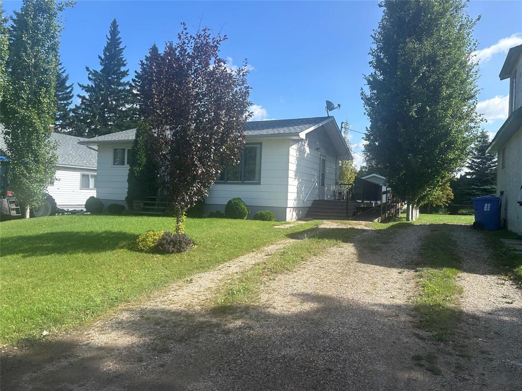 522 Memorial Avenue N, Russell, Manitoba  R0J 1W0 - Photo 3 - 202622744