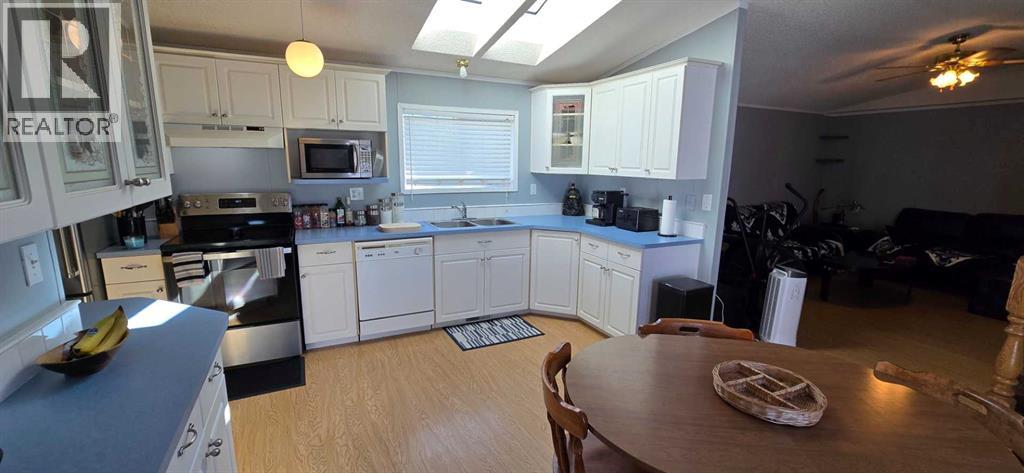 517 9 Street photo 16