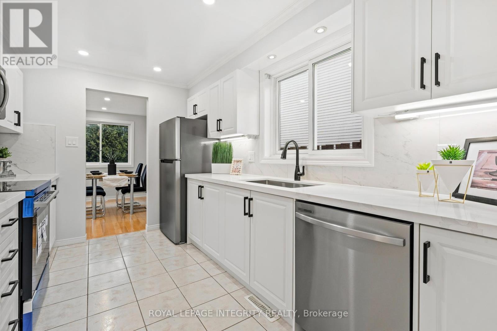 1736 Summerlands Crescent, Ottawa, Ontario  K1E 2Y2 - Photo 10 - X13775070