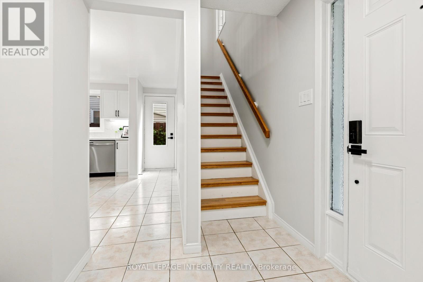 1736 Summerlands Crescent, Ottawa, Ontario  K1E 2Y2 - Photo 17 - X13775070