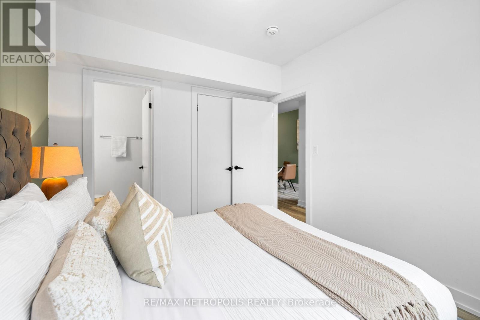 B - 447 Lansdowne Avenue, Toronto, Ontario  M6H 3Y2 - Photo 16 - C13775134