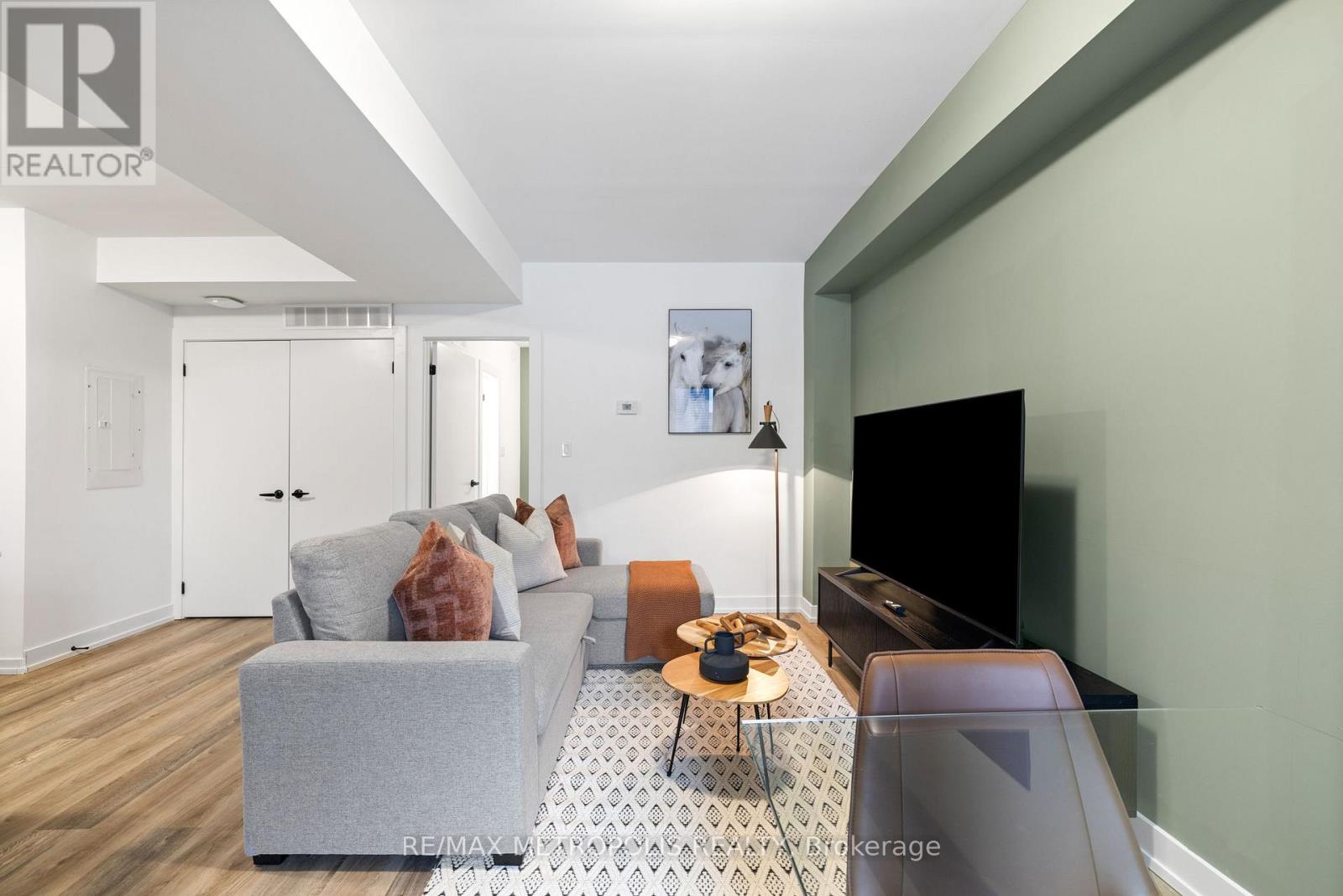 B - 447 Lansdowne Avenue, Toronto, Ontario  M6H 3Y2 - Photo 3 - C13775134