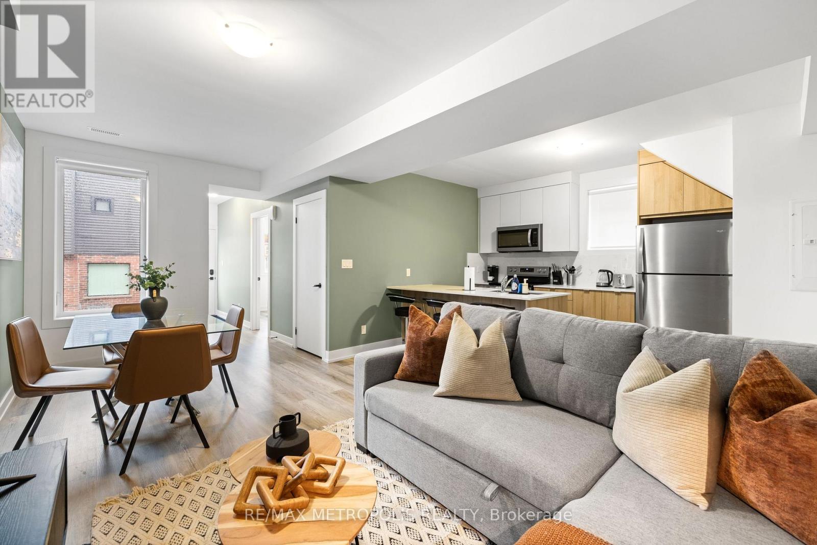 B - 447 Lansdowne Avenue, Toronto, Ontario  M6H 3Y2 - Photo 5 - C13775134