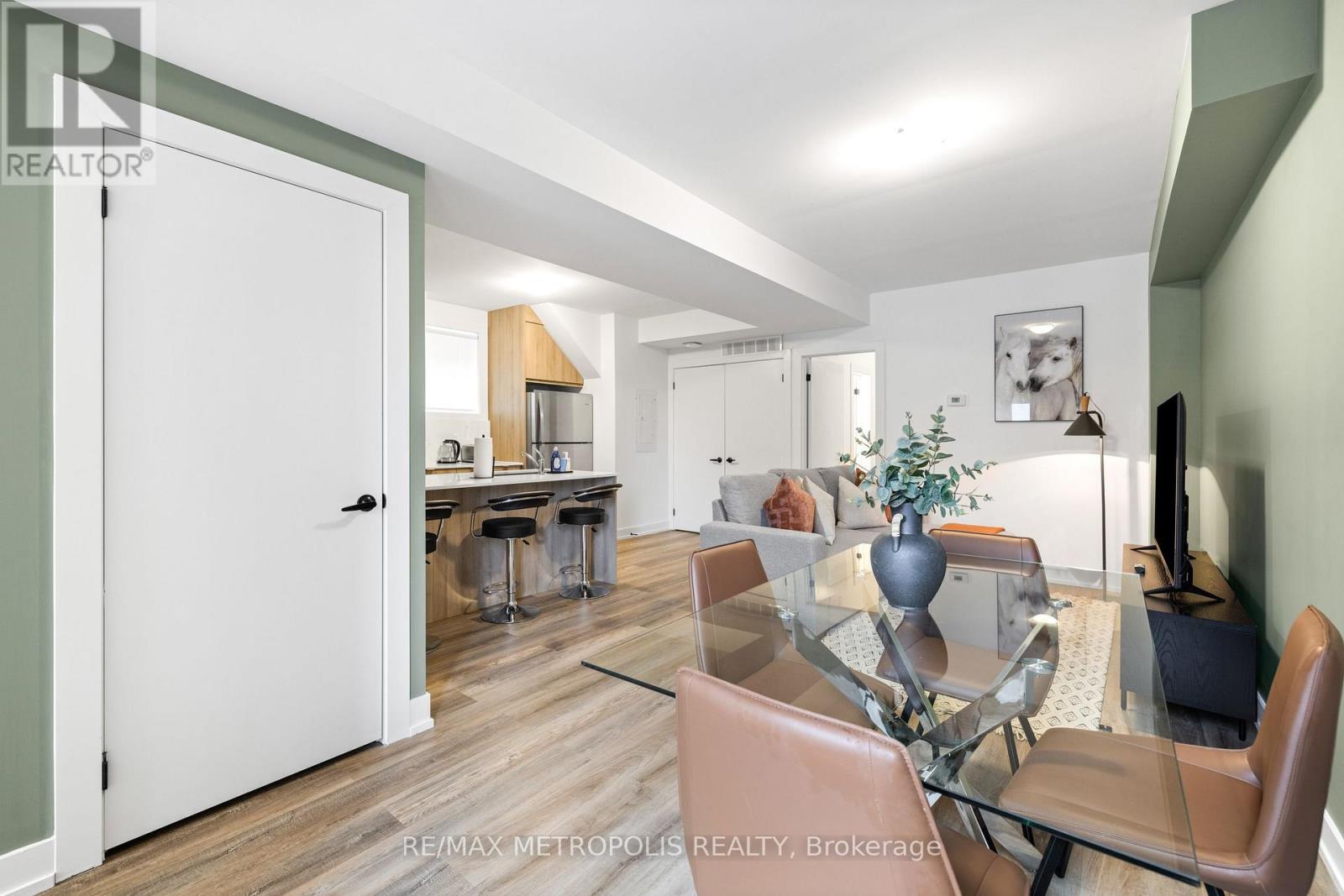 B - 447 Lansdowne Avenue, Toronto, Ontario  M6H 3Y2 - Photo 8 - C13775134